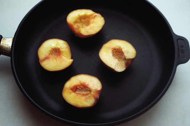 Ovsená kaša s karamelizovanými broskyňami - obrázok 1