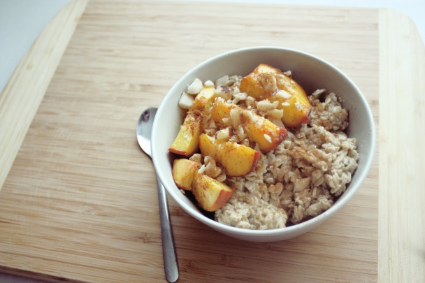 Ovsená kaša s karamelizovanými broskyňami - obrázok 4