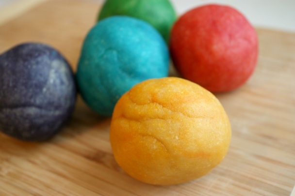 Dúhové marcipánové pralinky - obrázok 4