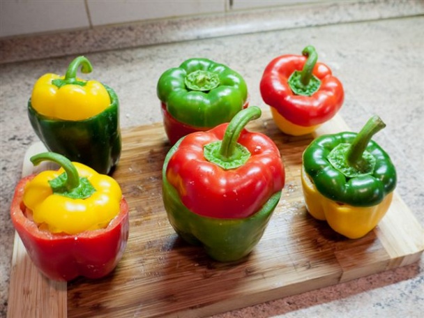 Pečené papriky plnené syrom a šunkou - obrázok 3