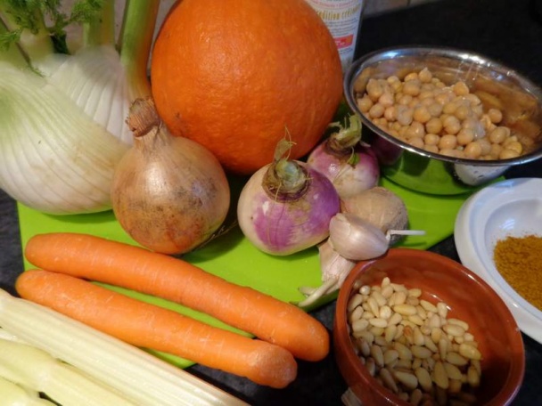 Tajine zo zimných druhov zeleniny a cíceru - obrázok 1