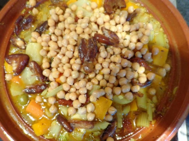 Tajine zo zimných druhov zeleniny a cíceru - obrázok 9