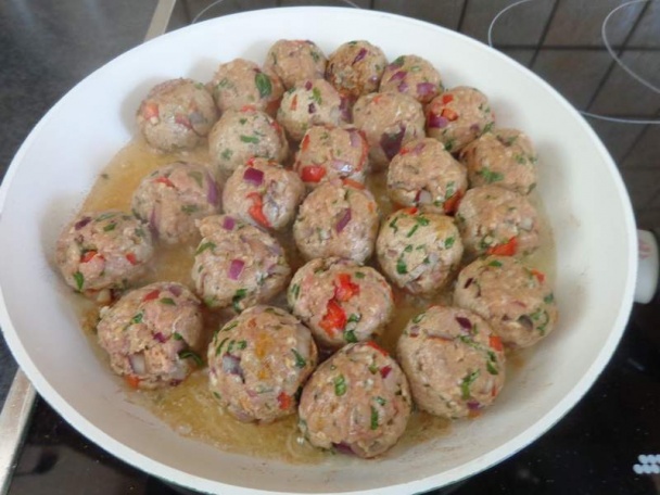 Mäsové guľky colombo v hodvábnej kokosovej omáčke (fotorecept)  - obrázok 4