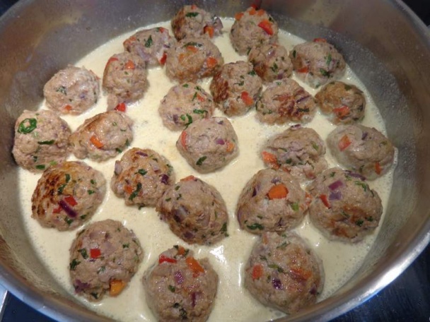 Mäsové guľky colombo v hodvábnej kokosovej omáčke (fotorecept)  - obrázok 7