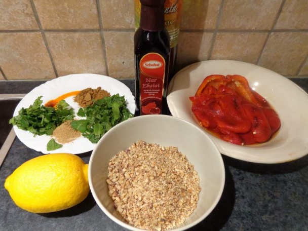 Muhammara - libanonská nátierka z pečenej papriky a orechov - obrázok 1