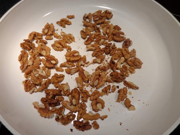 Muhammara - libanonská nátierka z pečenej papriky a orechov - obrázok 3