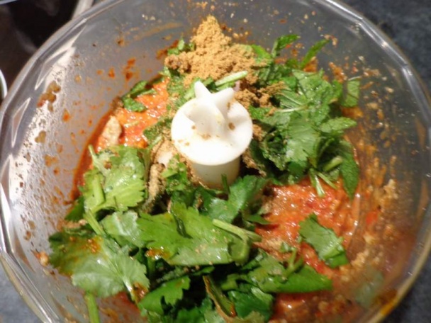 Muhammara - libanonská nátierka z pečenej papriky a orechov - obrázok 5