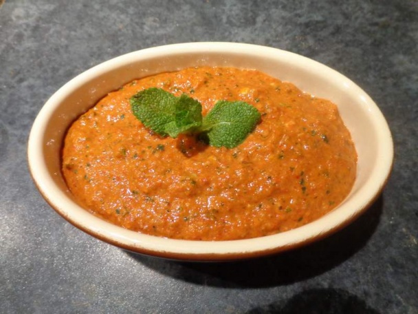 Muhammara - libanonská nátierka z pečenej papriky a orechov - obrázok 6