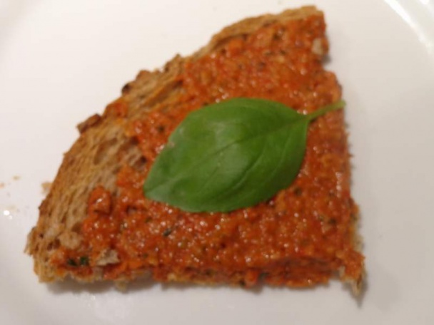 Muhammara - libanonská nátierka z pečenej papriky a orechov - obrázok 7