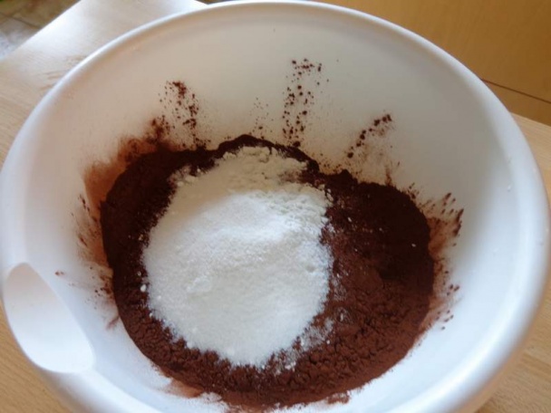 Čokoládové muffiny plnené lemon curdom - obrázok 2