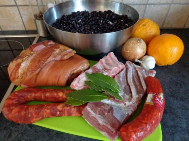 Feijoada brasileira - čierna fazuľa na brazílsky spôsob (fotorecept) - obrázok 1