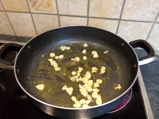 Portugalská chlebová kaša s krevetami - açorda de camarão (fotorecept) - obrázok 3