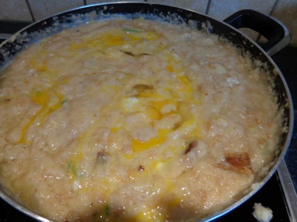 Portugalská chlebová kaša s krevetami - açorda de camarão (fotorecept) - obrázok 6