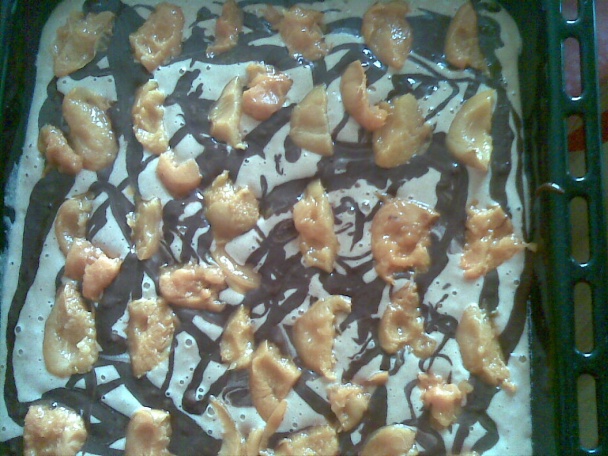 Karamelový koláč s marhuľami a smotanovou polevou (fotorecept) - obrázok 6