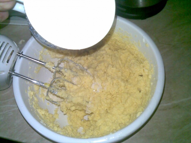 Hrnčekový koláč dva v jednom (fotorecept) - obrázok 5