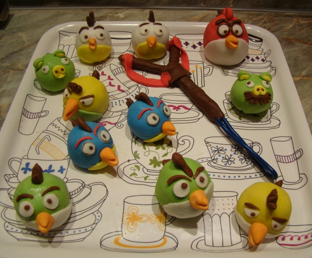 Gaštanová torta s angry birds figúrkami (fotorecept) - obrázok 9