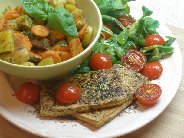 Bazalkové tofu so zemiakmi a mrkvou na bylinkovom masle - obrázok 4