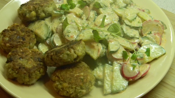 Placatý falafel s pestovým šalátom - obrázok 7