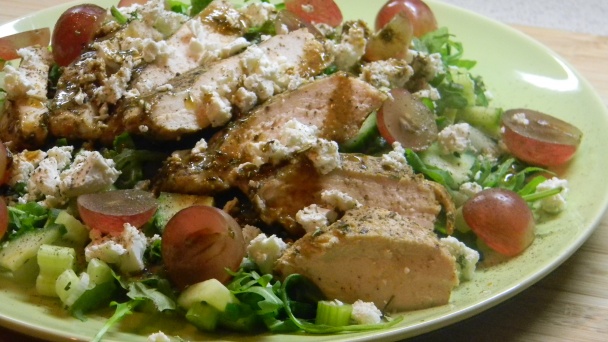 Rukolový šalát s kuracím, hroznom a syrom - obrázok 4