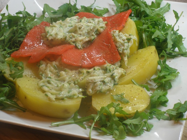 Pečené zemiaky s údeným lososom a rukolou - obrázok 3