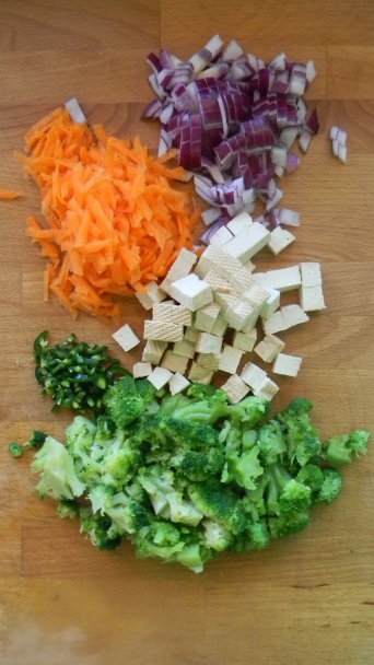 Cestoviny so zimnou zeleninou a tofu - obrázok 1