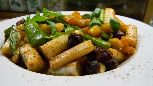 Restovaná špargľa s lieskovcami a zázvorovou omáčkou - obrázok 3