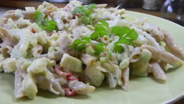 Penne s jogurtovou omáčkou a avokádom - obrázok 3