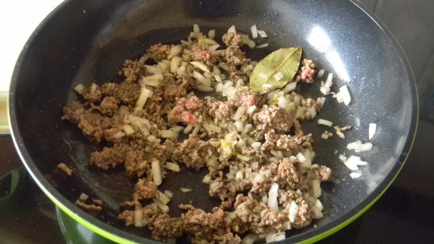 Kolienka s mletým hovädzím, tymianom a paradajkami - obrázok 1