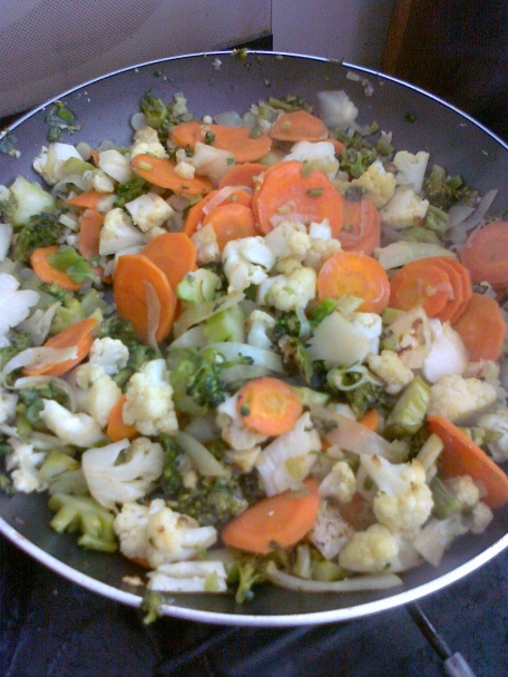 Kuracie prsia s restovanou zeleninou a ryžovými rezancami - obrázok 5