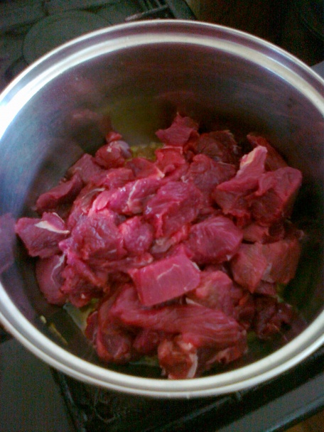 Hovädzie zadné s hlivou a kari korením - obrázok 2