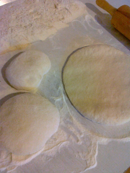 Tvarohovo - ovocné koláče z kysnutého cesta - obrázok 2