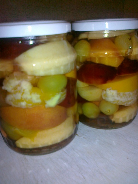 Kompót z piatich druhov ovocia - obrázok 1