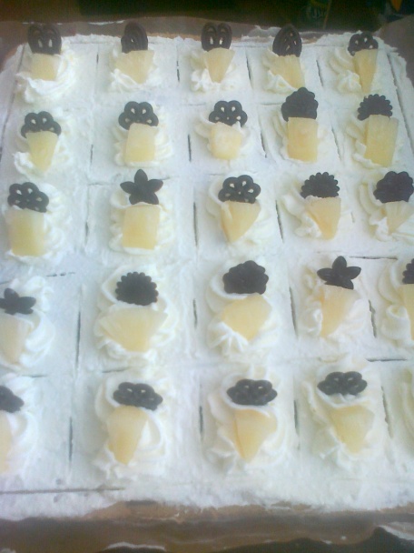 Tvarohovo - ananásový zákusok - obrázok 5