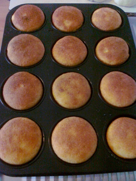 Kysnuté muffiny s tvarohom a karamelovým salkom - obrázok 3