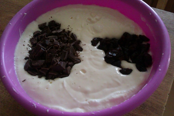 Tvarohový koláč s čokoládou a sušenými slivkami (fotorecept) - obrázok 2