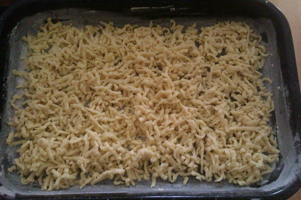 Tvarohový koláč s čokoládou a sušenými slivkami (fotorecept) - obrázok 3