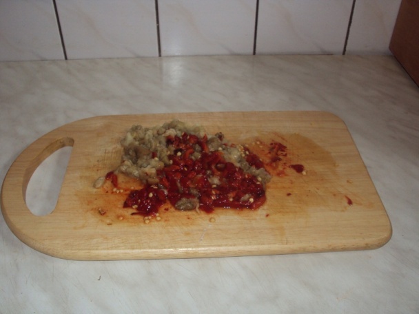 Mäsové guľky s pečeným baklažánom a paprikou zapečené v rúre (fotorecept)  - obrázok 6