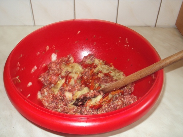 Mäsové guľky s pečeným baklažánom a paprikou zapečené v rúre (fotorecept)  - obrázok 7