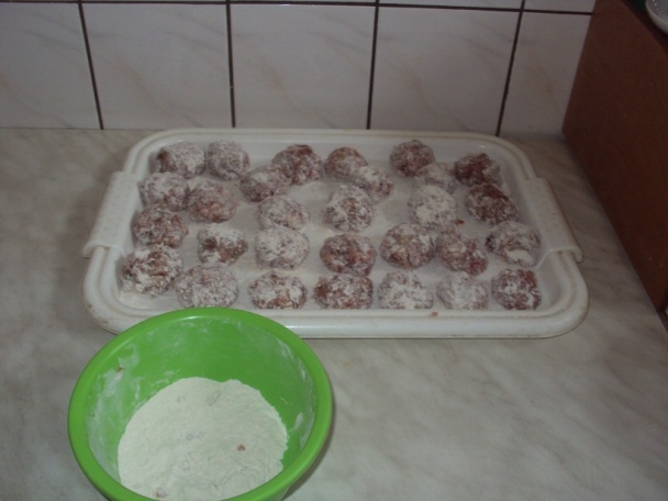 Mäsové guľky s pečeným baklažánom a paprikou zapečené v rúre (fotorecept)  - obrázok 8