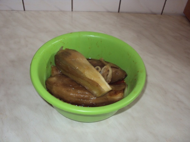 Šalát z pečených paprík a pečeného baklažánu - obrázok 5