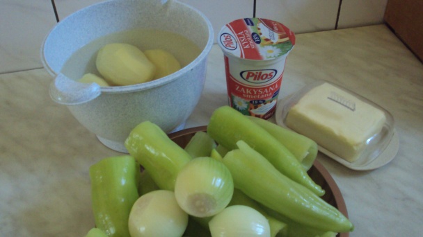 Pečené plnené papriky/plnené zemiakmi a cibuľou/ - obrázok 1