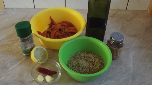 Dip z pečených paprík a orechov (fotorecept) - obrázok 1