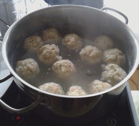 Knedličky z celozrnných rožkov a údeného tofu (fotorecept) - obrázok 4