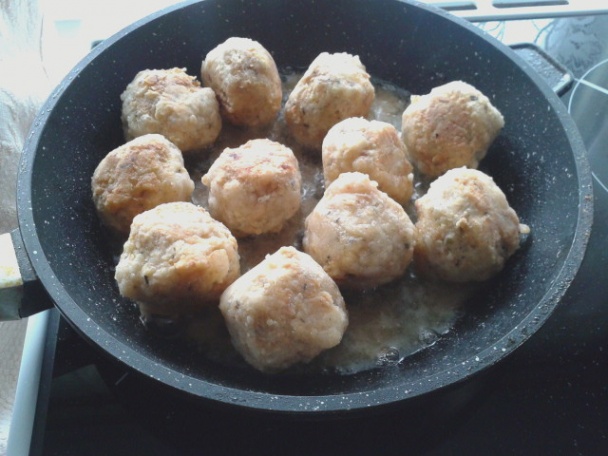 Knedličky z celozrnných rožkov a údeného tofu (fotorecept) - obrázok 5