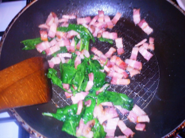 Špagety so slaninkou a špenátom - obrázok 4