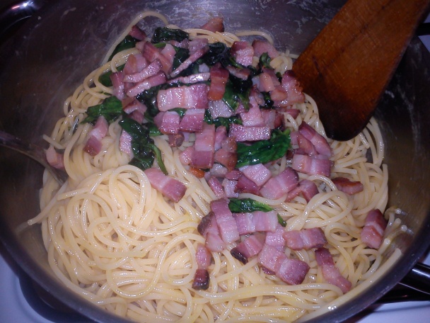 Špagety so slaninkou a špenátom - obrázok 5
