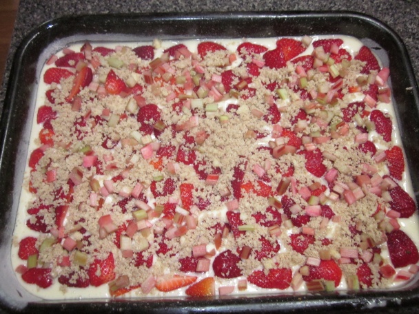 Rýchla jahodovo-rebarborová bublanina - obrázok 1