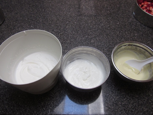 Čokoládovo-smotanová torta s jahodami - obrázok 3