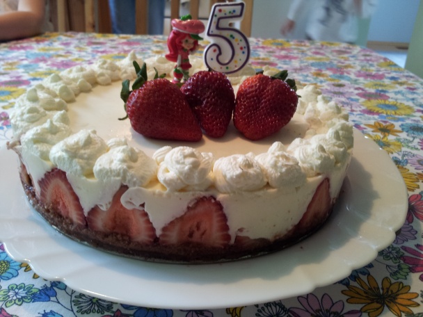 Čokoládovo-smotanová torta s jahodami - obrázok 4