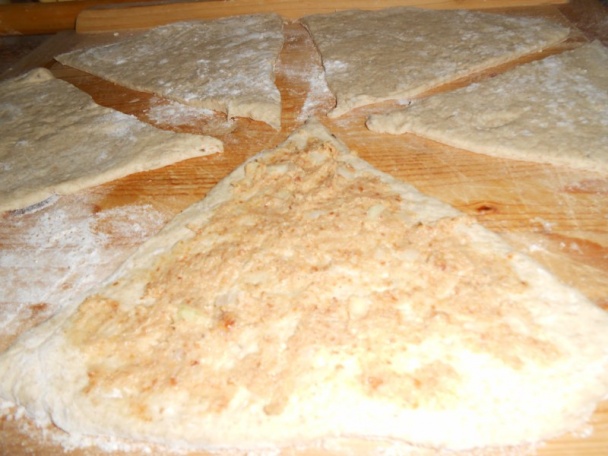 Rožky plnené škvarkovou, bryndzovou nátierkou či syrom... (fotorecept) - obrázok 1